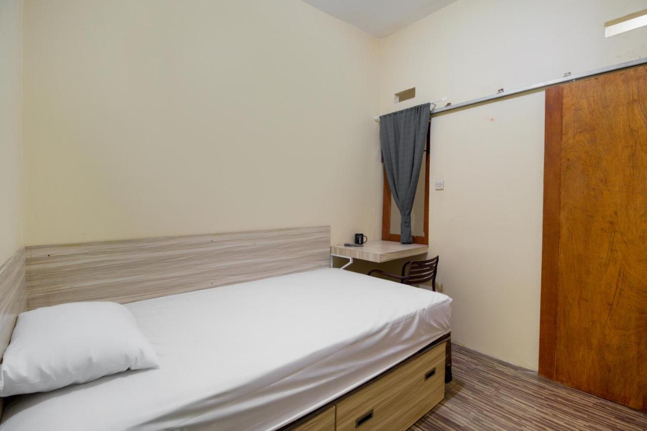 Oyo Life 3149 Guest House Ppli Бандунг Екстер'єр фото